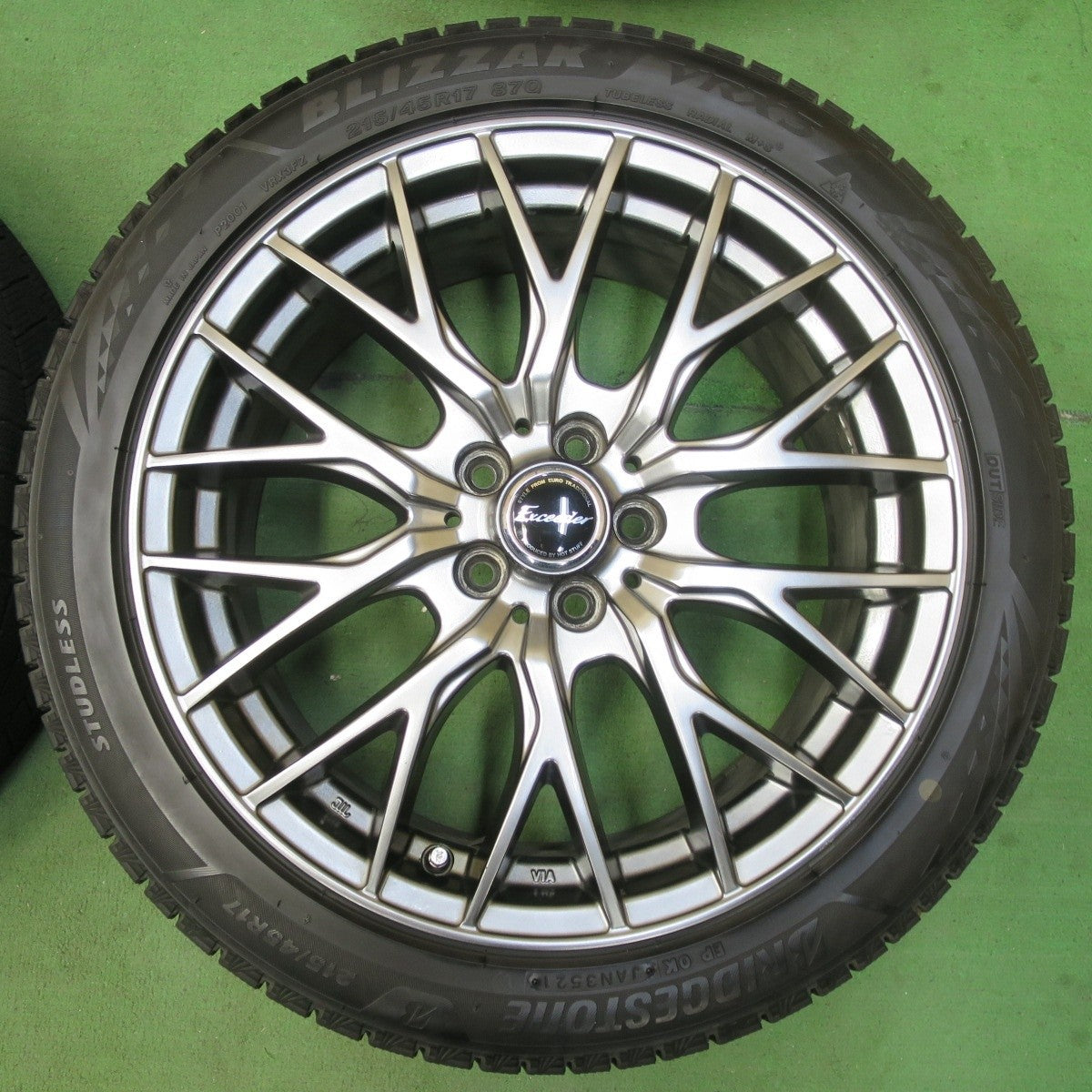 バリ溝‼️ブリヂストンスタッドレスセット2021年製215/60R17C-HR等 バリ溝‼️ブリヂストンスタッドレスセット2021年製215/60R17C-HR