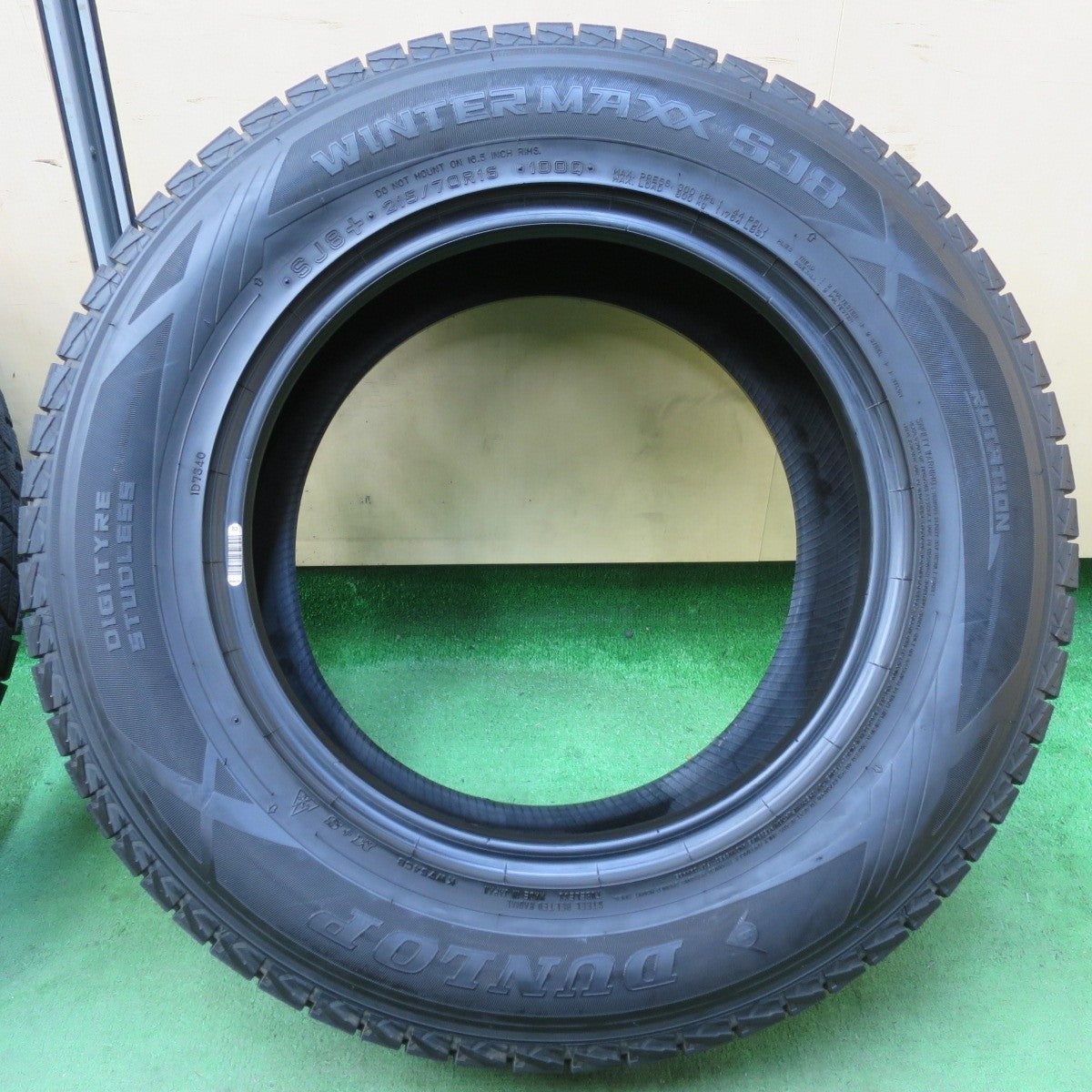 バリ溝！21年！9.5分！2本★スタッドレス 215/70R16 ダンロップ ウインターマックス SJ8 SJ8+ タイヤ 16インチ アウトランダー デリカD5 RAV4 等★5022111イスタ