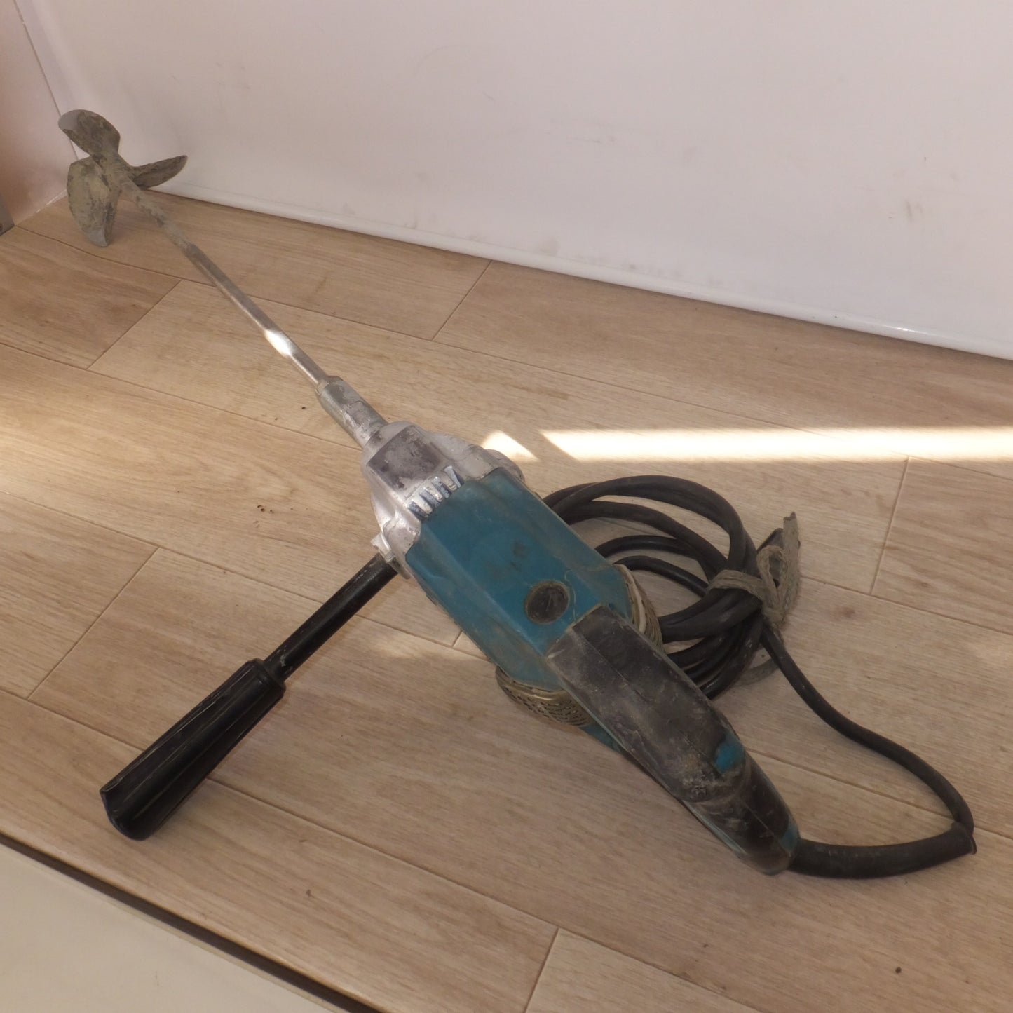 [送料無料] ★マキタ makita カクハン機 UT2204　100V 9A 50-60Hz 850W★