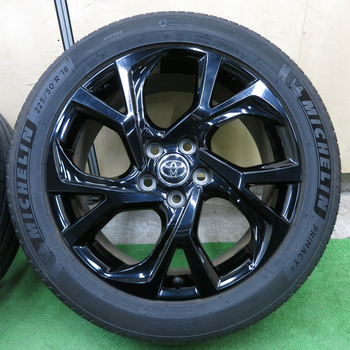 *送料無料* バリ溝！21年！キレイ！8.5分★トヨタ CH-R 純正 225/50R18 ミシュラン プライマシー4 18インチ PCD114.3/5H CHR★4071006SYノ