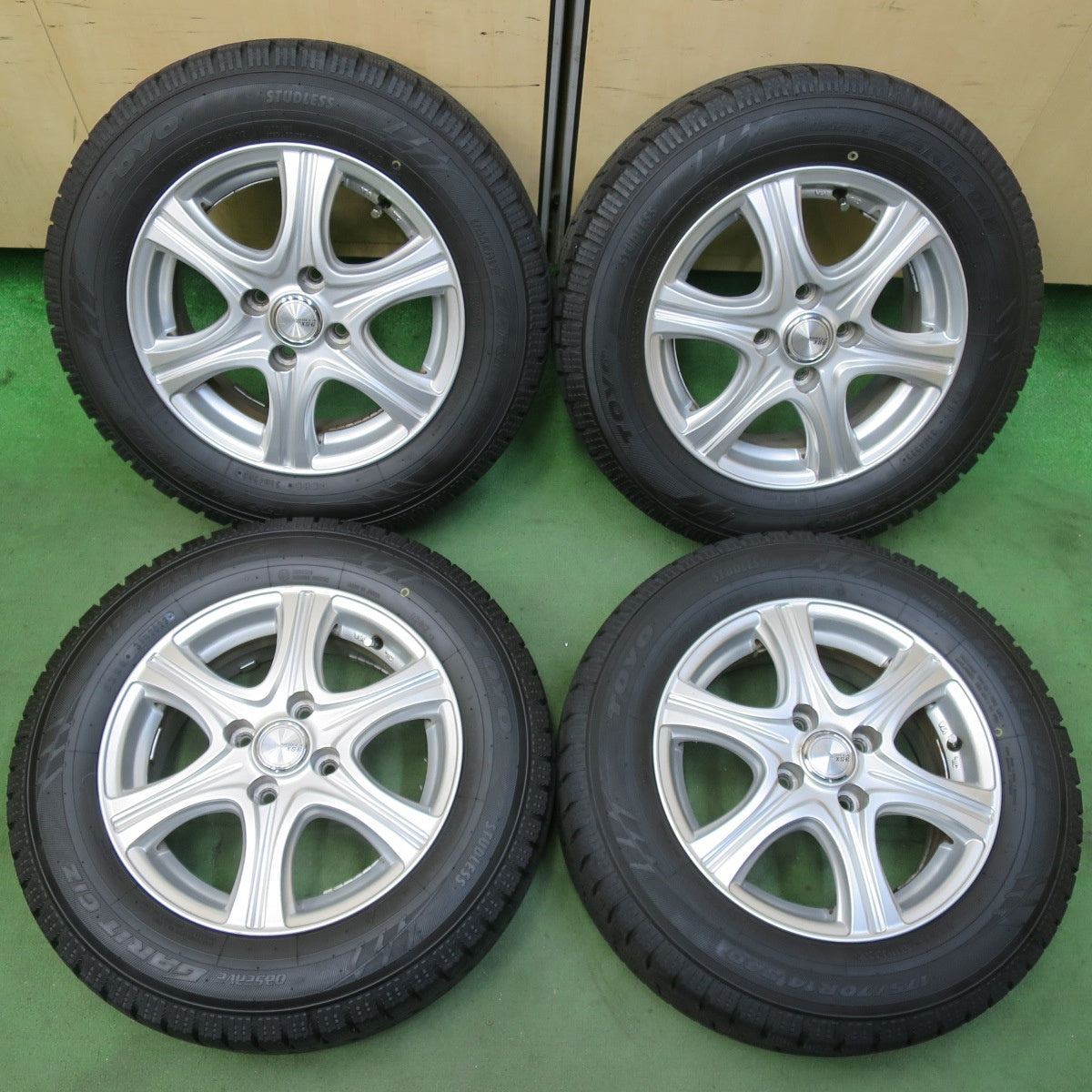 バリ溝！23年！ほぼ10分★スタッドレス 175/70R14 トーヨー オブザーブ ガリット GIZ SIBILLA NEXT XS-6 シビラ 14インチ PCD100/4H★5101408イス