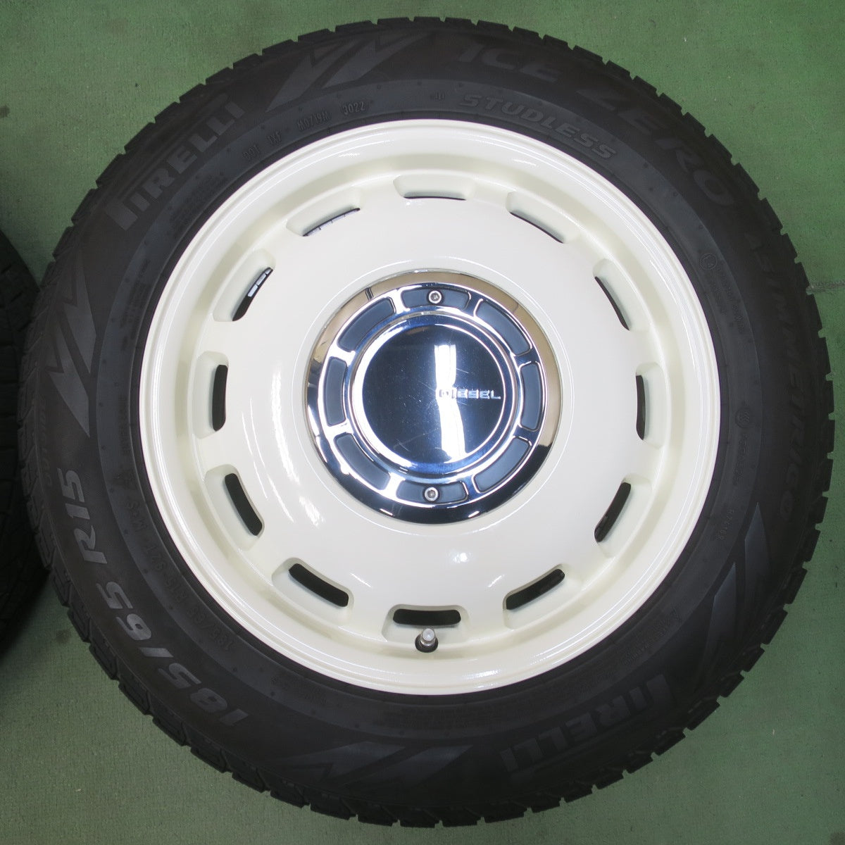 キレイ！22年★シエンタ 等 185/65R15 スタッドレス ピレリ アイスゼロ アシンメトリコ X BLOOD DIESEL クロス ブラッド ディーゼル 15インチ PCD100/5H★6042902イス