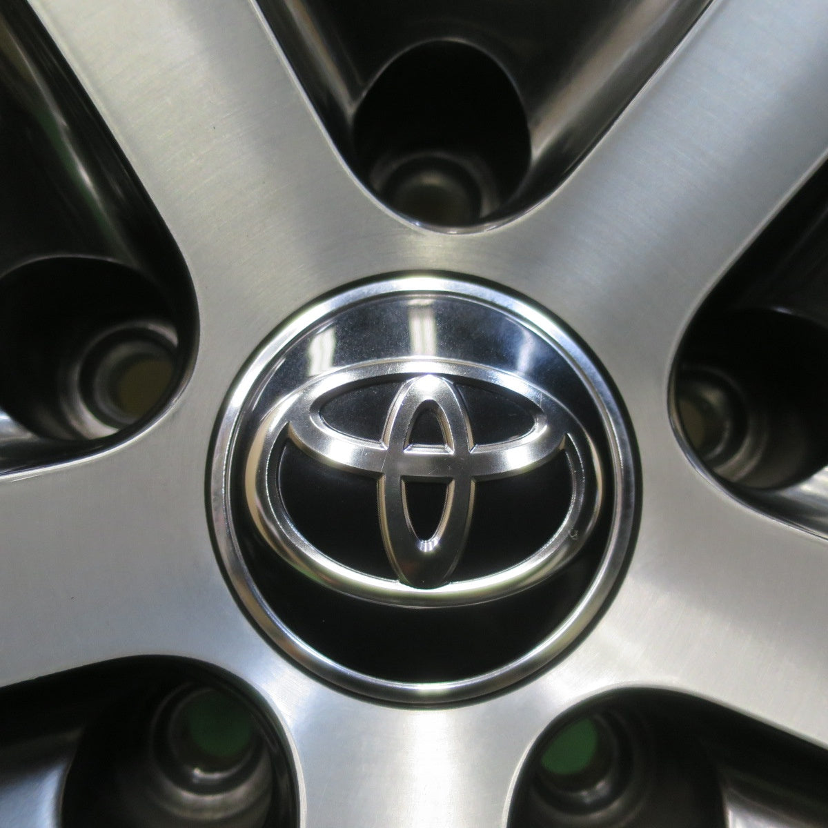 バリ溝！22年！8.5分★RMP 025F MID 225/60R18 スタッドレス トーヨー ウインター トランパス TX ピレリ アイスゼロ アシンメトリコ 18インチ PCD114.3/5H★5100903イス