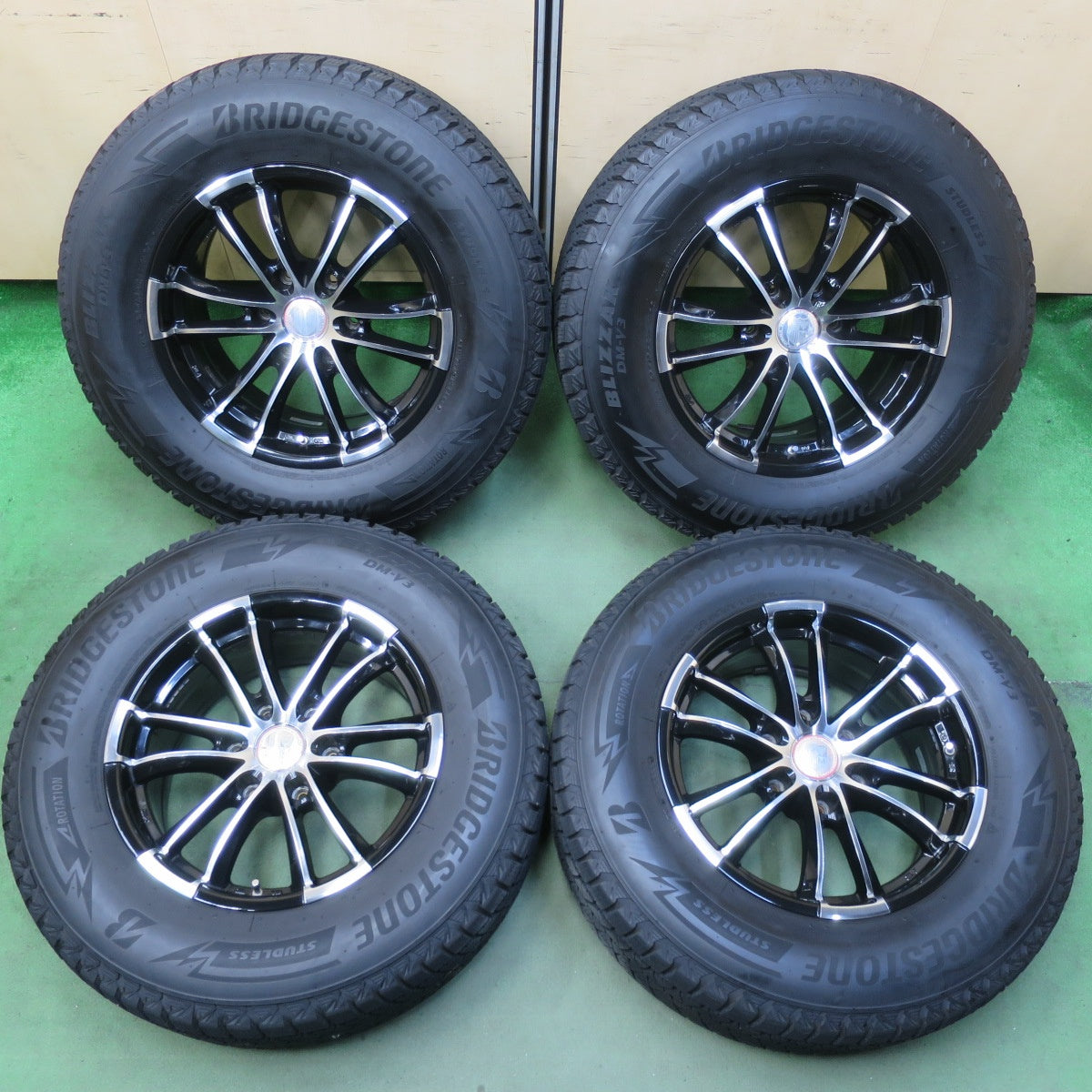 バリ溝！22年！9.5分★スタッドレス 265/65R17 ブリヂストン ブリザック DM-V3 LEHRMEISTER PREMIX SHANKS レアマイスター プレミックス シャンクス 17インチ PCD139.7/6H★5110805イス