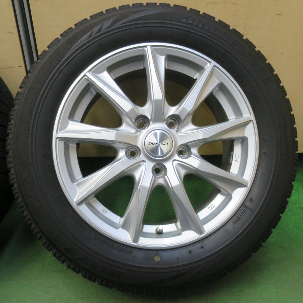 キレイ★スタッドレス 205/60R16 ブリヂストン ブリザック VRX DUFACT デュファクト 16インチ PCD114.3/5H★5112204イス