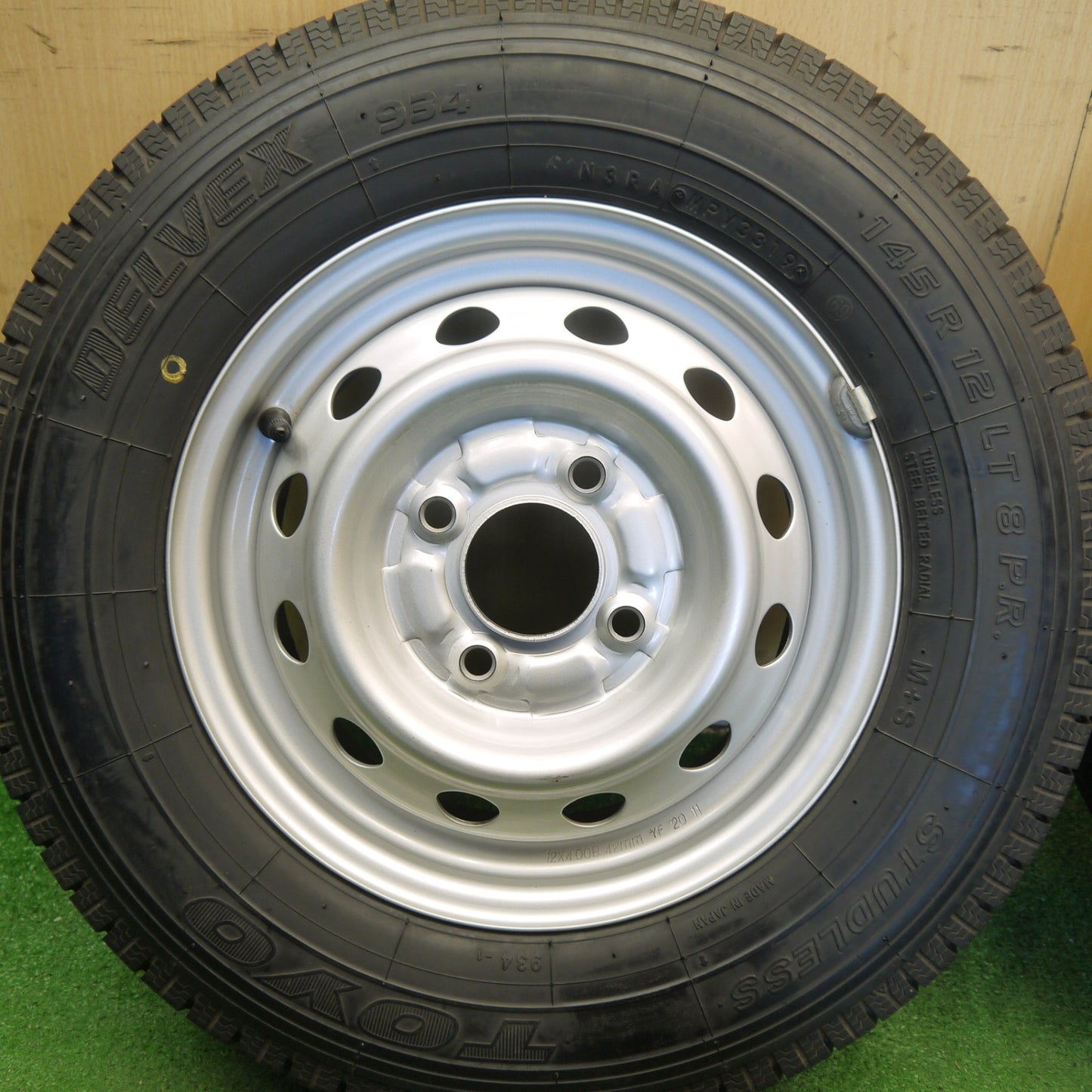ほぼ未使用！キレイ◎スタッドレス 145R12 8PR トーヨー デルベックス 934 スチール ホイール DELVEX 12インチ PCD100/4H◎6072907Hス
