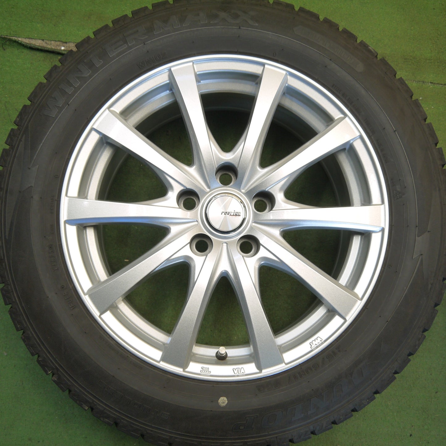 バリ溝！25年！キレイ！ほぼ10分★スタッドレス 215/60R17 ダンロップ ウインターマックス WM02 ravrion RS01 ラブリオン 17インチ PCD114.3/5H★6052501Hス