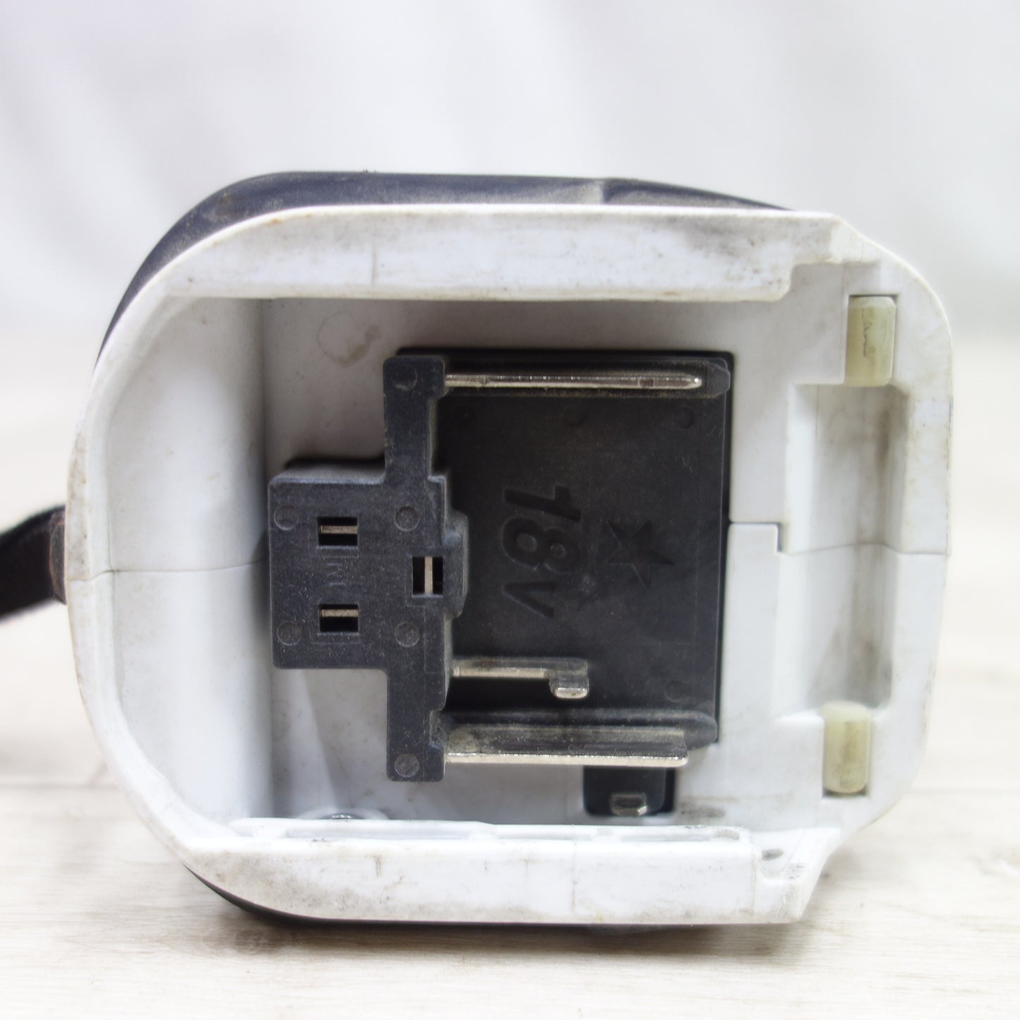 [送料無料] ◆マキタ 充電式 インパクト ドライバ TD149D 充電器 電動 工具 18V DIY コードレス makita◆