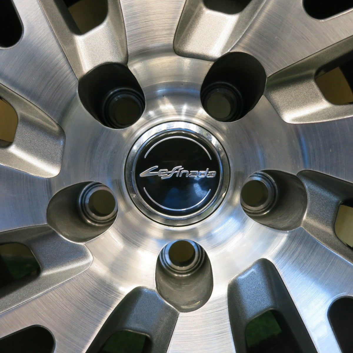 キレイ！24年★スタッドレス 235/65R18 ブリヂストン ブリザック DM-V3 Lefinada レフィナーダ 18インチ PCD114.3/5H★6053107HAス
