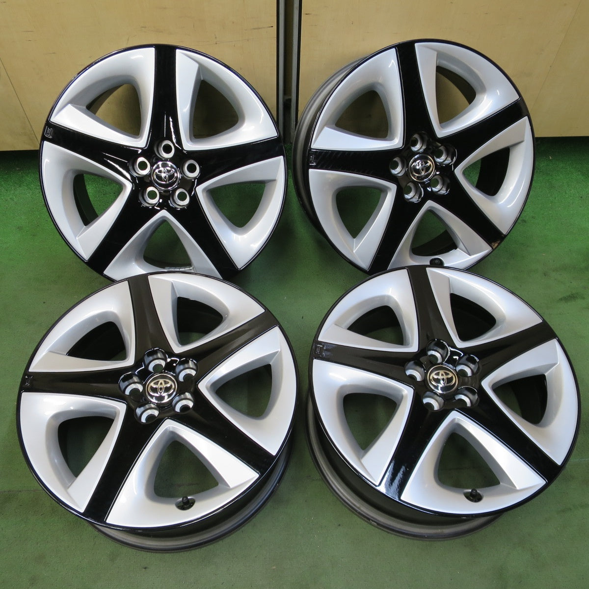 新車外し★トヨタ 50系 プリウス ツーリング 純正 ホイール 17インチ 17×7J PCD100/5H★6071102NGホ