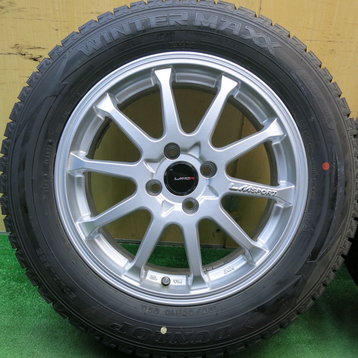 バリ溝！キレイ！9.5分★スタッドレス 195/65R16 ダンロップ ウインターマックス WM02 LM SPORT LM-10R LMスポーツ 16インチ PCD100/4H★5050308HAス