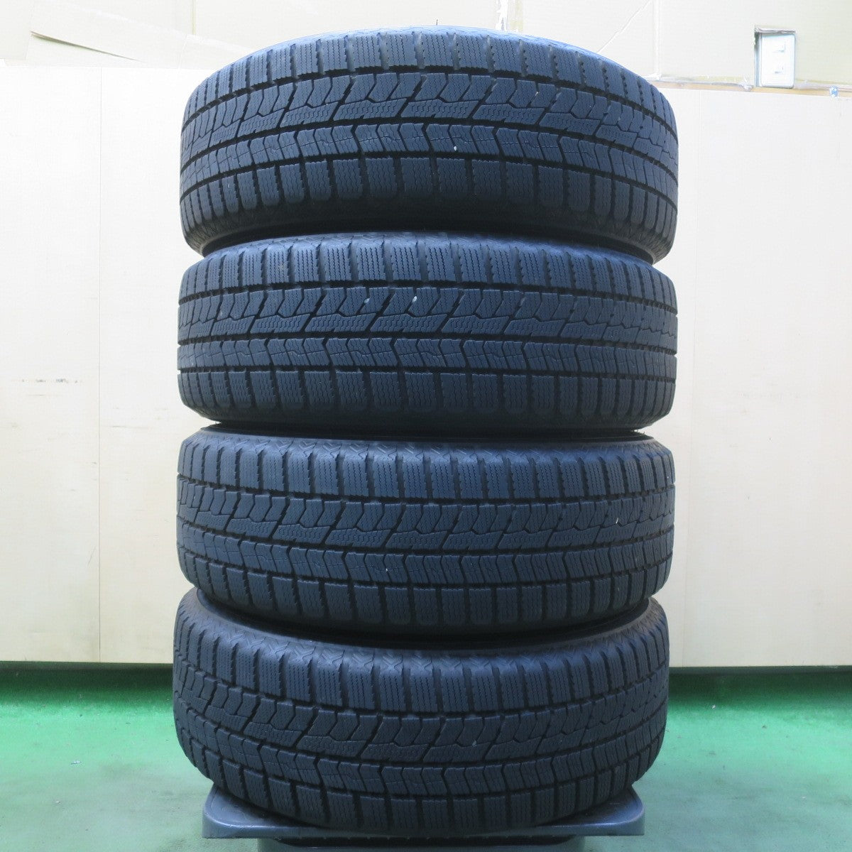 バリ溝！23年！キレイ！9分◎シエンタ 等 185/65R15 スタッドレス トーヨー オブザーブ GIZ2 ravrion RM01 ラブリオン 15インチ PCD100/5H◎6083107イス