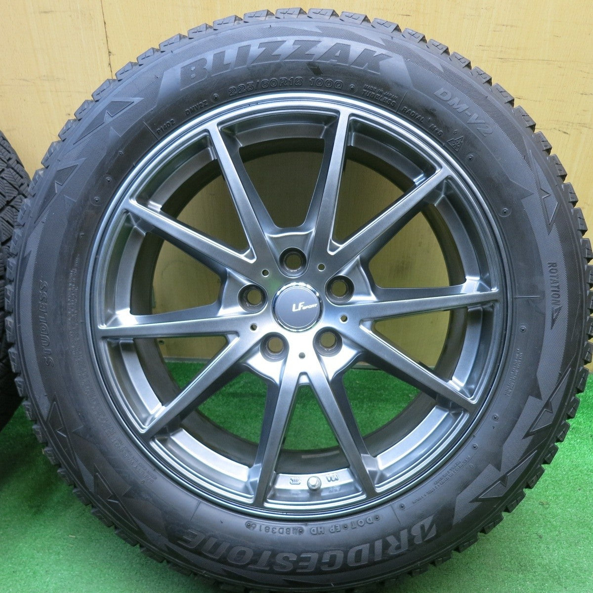 バリ溝！9分★スタッドレス 225/60R18 ブリヂストン ブリザック DM-V3 LF SPORT LFスポーツ 18インチ PCD114.3/5H★5040504TNス