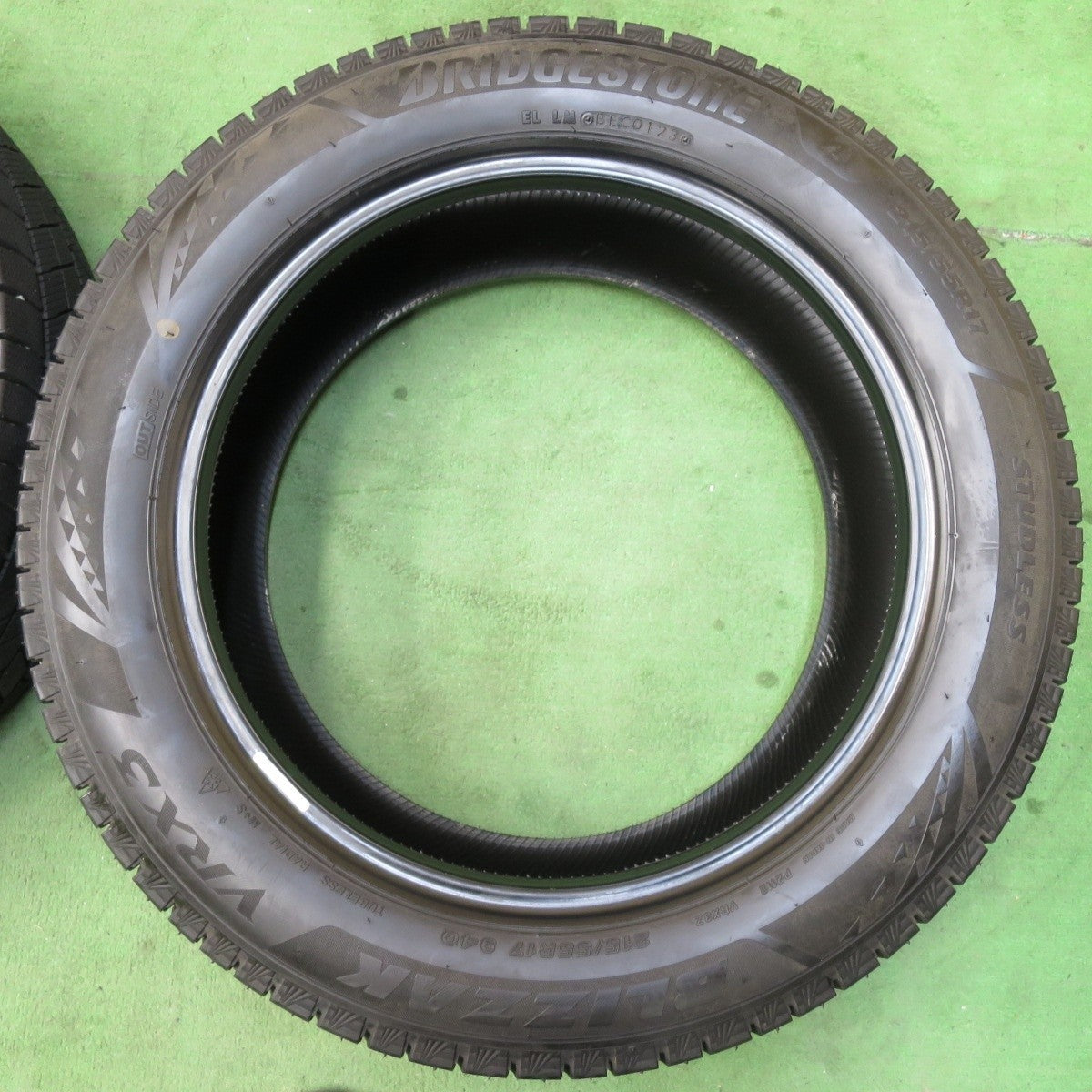 バリ溝！23年！ほぼ10分★スタッドレス 215/55R17 ブリヂストン ブリザック VRX3 タイヤ 17インチ ヴェゼル カムリ エスティマ 等★5021422イスタ