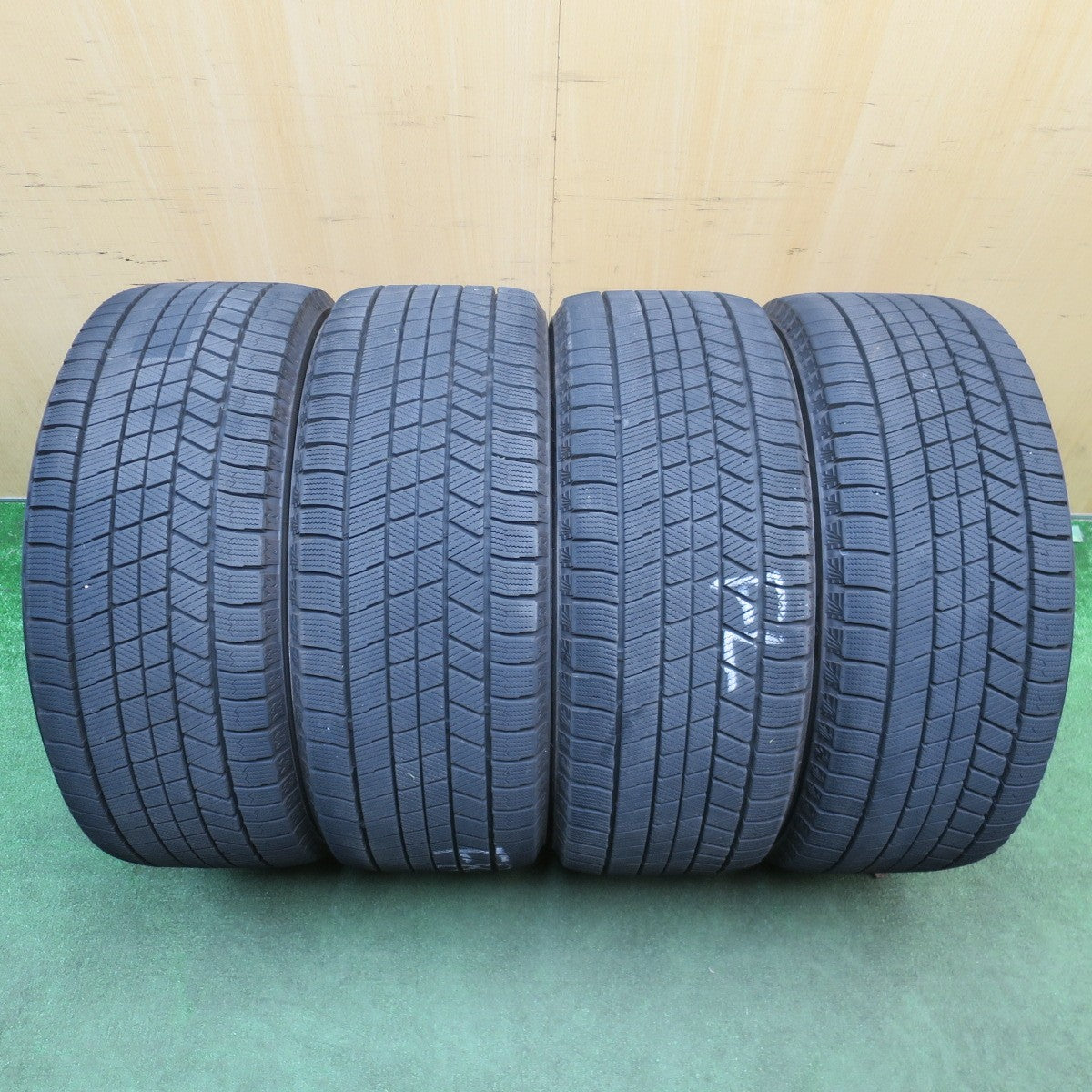 バリ溝！23年！9.5分★アウディ 等 MAK LOWE FF 245/40R18 スタッドレス ブリヂストン ブリザック VRX3 MFF レーベ 18インチ PCD112/5H★6051808NJス
