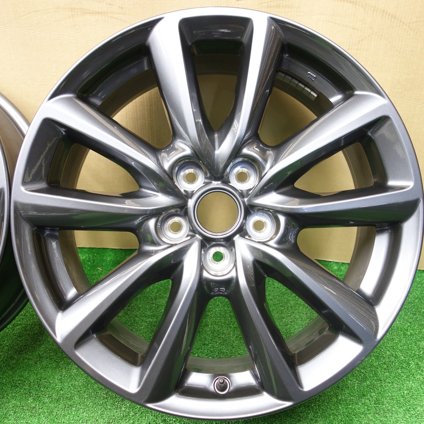 新車外し★マツダ3 ファストバック 純正 ホイール 18インチ 18×7J PCD114.3/5H★5112902KTホ