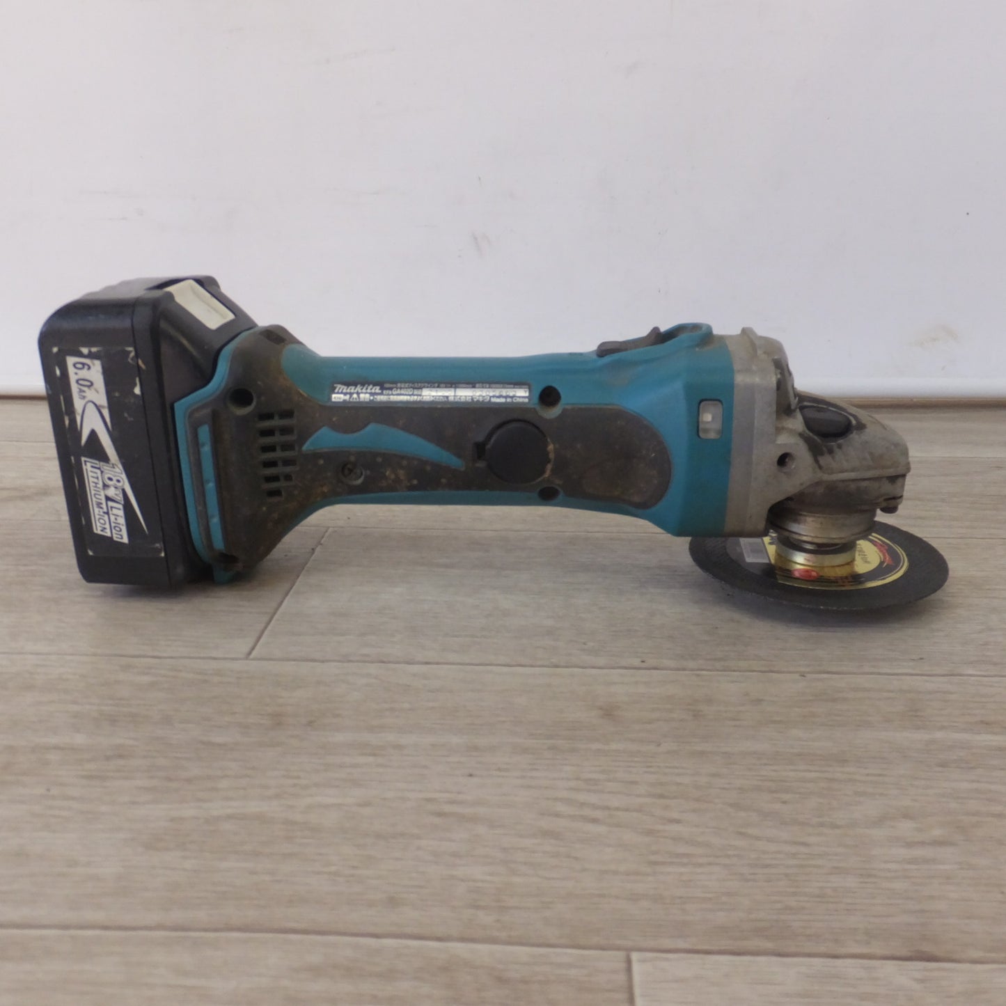 [送料無料] ジャンク★マキタ makita 100mm 充電式ディスクグラインダ GA402D　中国製 互換バッテリ BL18　セット★