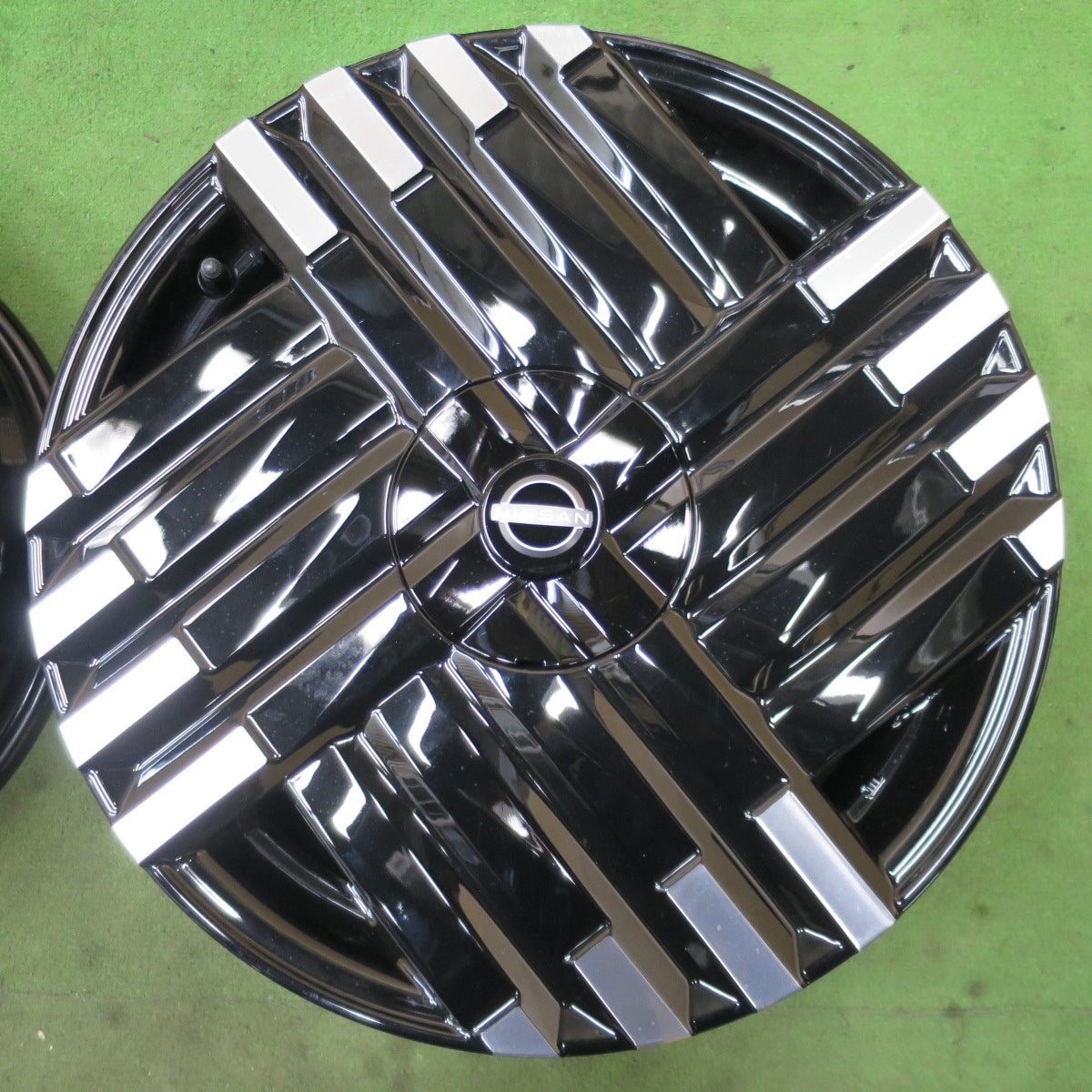 新車外し★日産 E13 ノート オーラ 純正 ホイール 17インチ 17×6.5J PCD100/4H★6050802NGホ