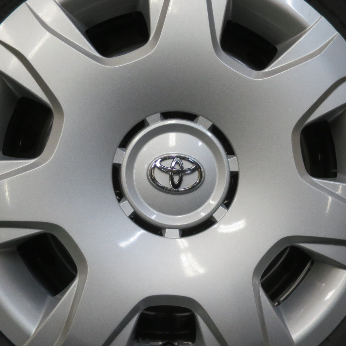 新車外し！26年★トヨタ 200系 ハイエース 純正 スチール 195/80R15 107/105S ダンロップ SP175N 15インチ PCD139.7/6H★6040411イノ