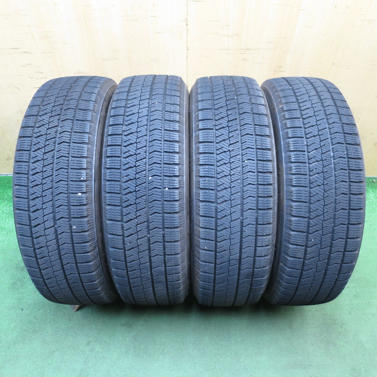 バリ溝！22年！キレイ！9分◎ライズ ロッキー 等 195/60R17 スタッドレス ブリヂストン ブリザック VRX2 JOKER ジョーカー 17インチ PCD100/5H◎6082601NJス