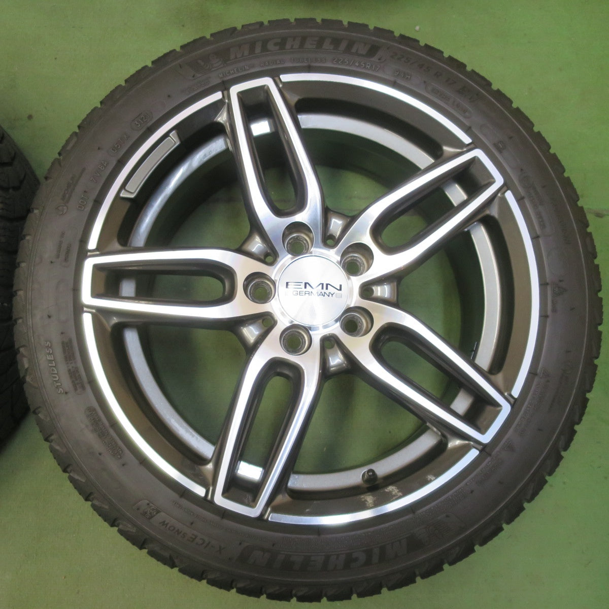 バリ溝！8.5分◎ベンツ 等 EMN GERMANY 225/45R17 スタッドレス ミシュラン X-ICE SNOW 17インチ PCD112/5H◎6072008イス