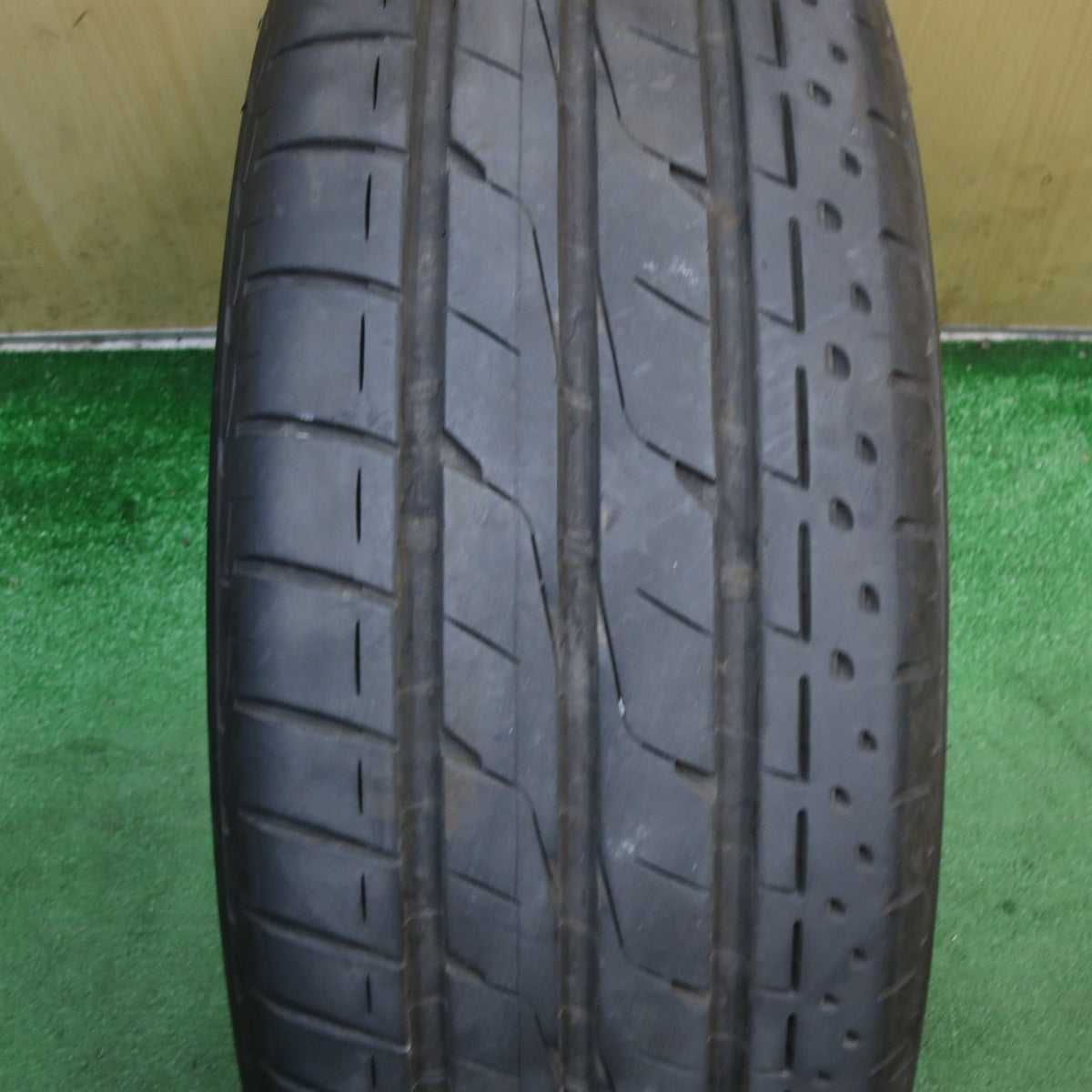 バリ溝！9.5分！1本◎235/50R18 ブリヂストン LUFT RV2 タイヤ 18インチ アルファード ヴェルファイア 等◎6092103KKノタ