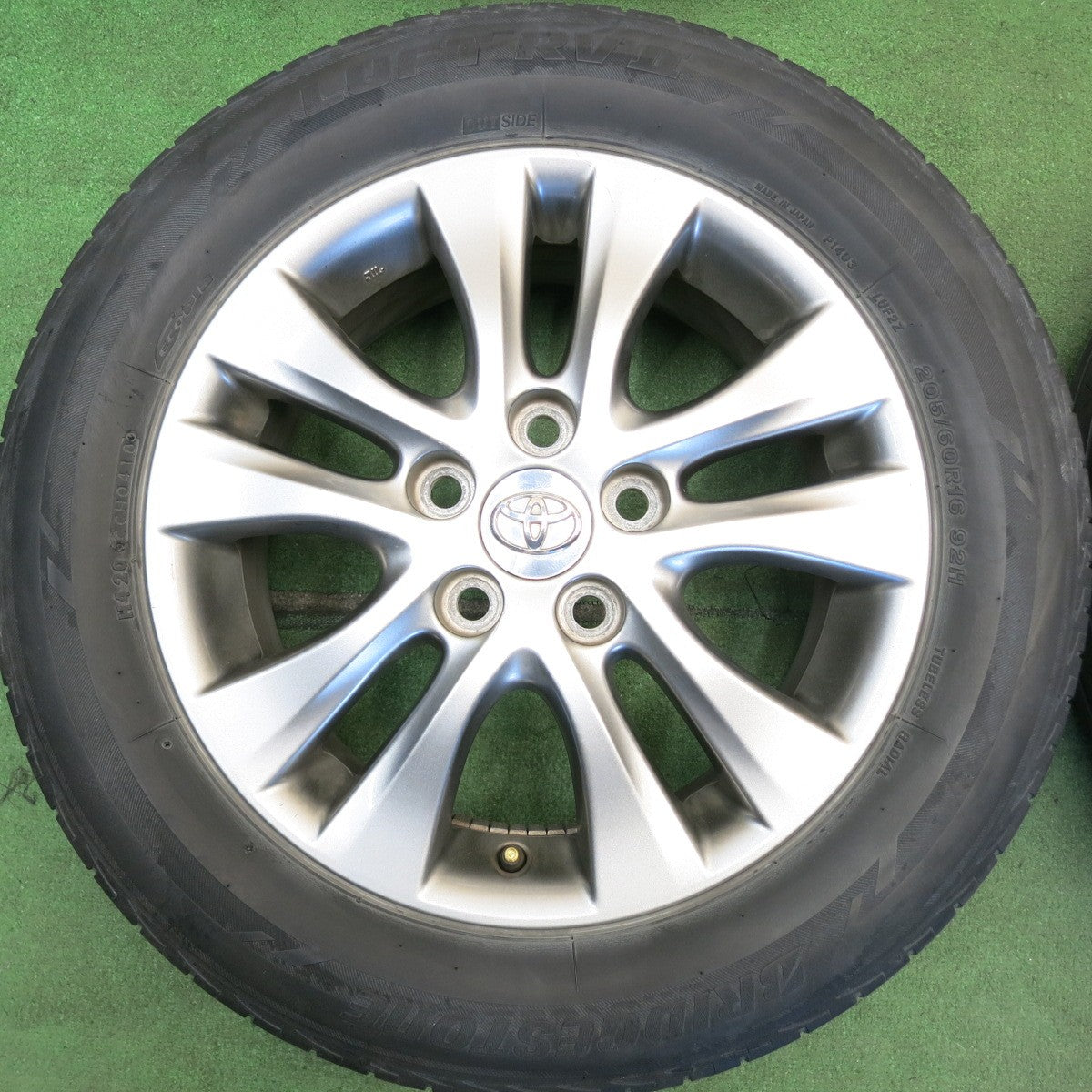 4本価格！24年★トヨタ 70系 ノア ヴォクシー 純正 205/60R16 ブリヂストン LUFT RV2 16インチ PCD114.3/5H★6053005HAノ