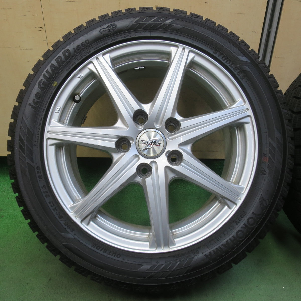 バリ溝！ほぼ10分★スタッドレス 205/50R16 ヨコハマ アイスガード iG60 Treffer トレファー 16インチ PCD114.3/5H★6052802イス