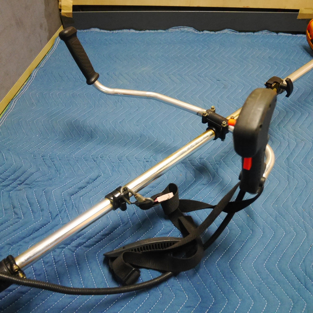 【岐阜発 直接引取限定】☆weimall 刈払い機 AA11C エンジン 式 刈払機 草刈り機 草刈機 芝刈り機 芝刈機 ウェイモール☆