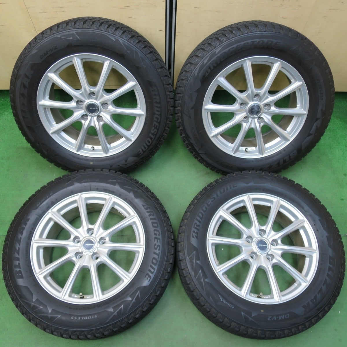 バリ溝！キレイ！8.5分★スタッドレス 225/65R17 ブリヂストン ブリザック DM-V2 ECO FORME エコフォルム 17インチ PCD114.3/5H★5032907イス
