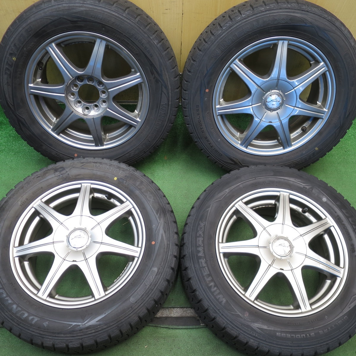 バリ溝！8.5分◎スタッドレス 195/65R15 ダンロップ ウインターマックス WM01 JOKER ジョーカー 15インチ PCD100 114.3/5H マルチ◎6082802NJス