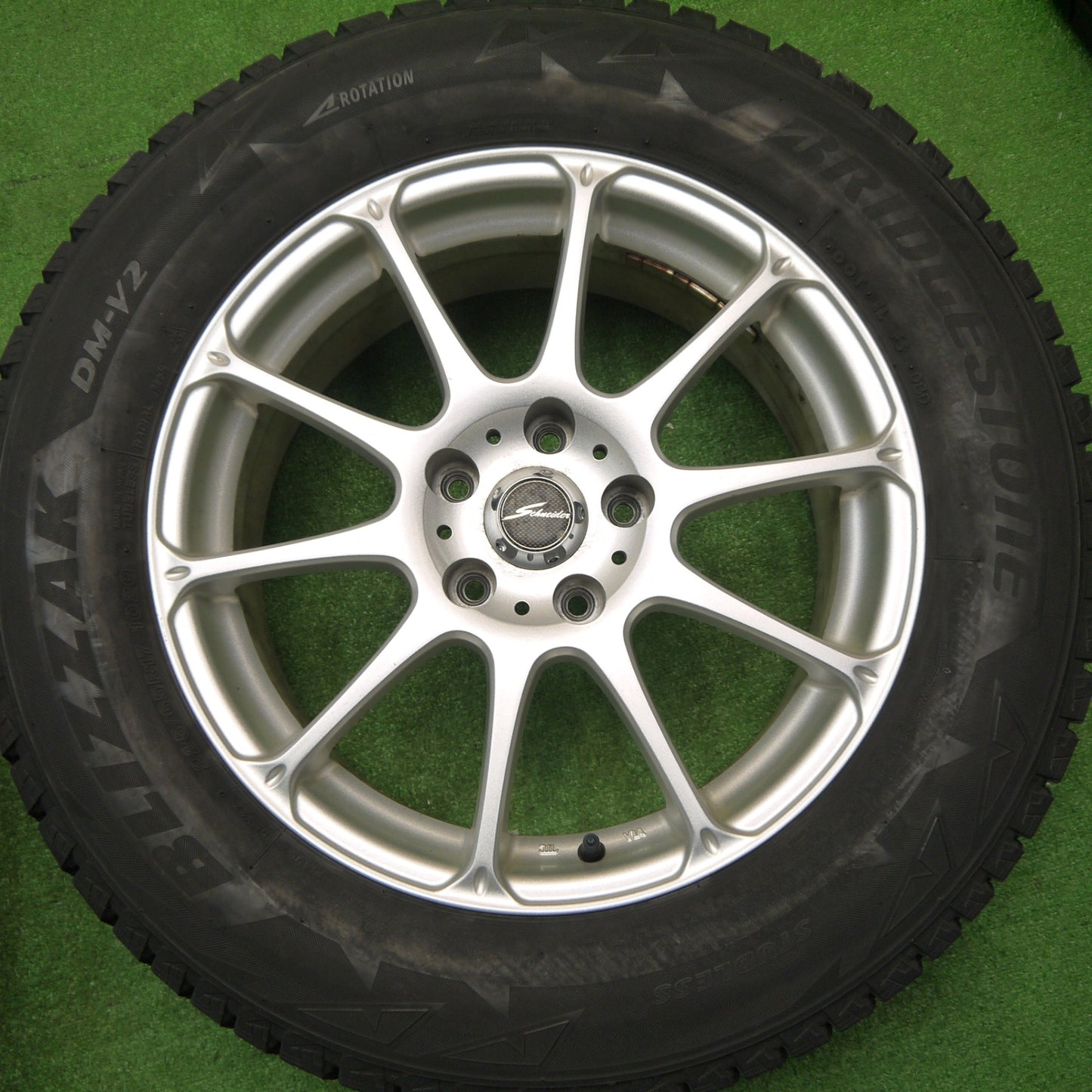 バリ溝！キレイ！9分★スタッドレス 225/65R17 ブリヂストン ブリザック DM-V2 Schneider シュナイダー 17インチ PCD114.3/5H★5103105Hノ