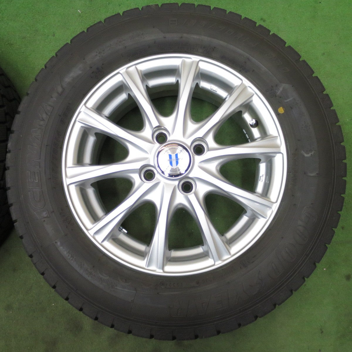 バリ溝！24年！キレイ！9.5分★スタッドレス 185/70R14 グッドイヤー アイスナビ7 NEXTA ネクスタ 14インチ PCD100/4H★6051101NGス