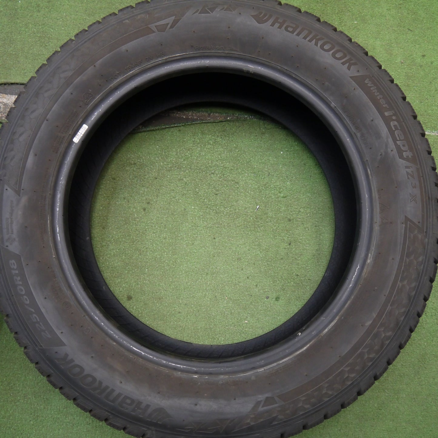 バリ溝！24年！9.5分以上★スタッドレス 225/60R18 ハンコック ウインター アイセプト IZ3X タイヤ 18インチ 40系 アルファード ヴェルファイア 等★5081810Hスタ