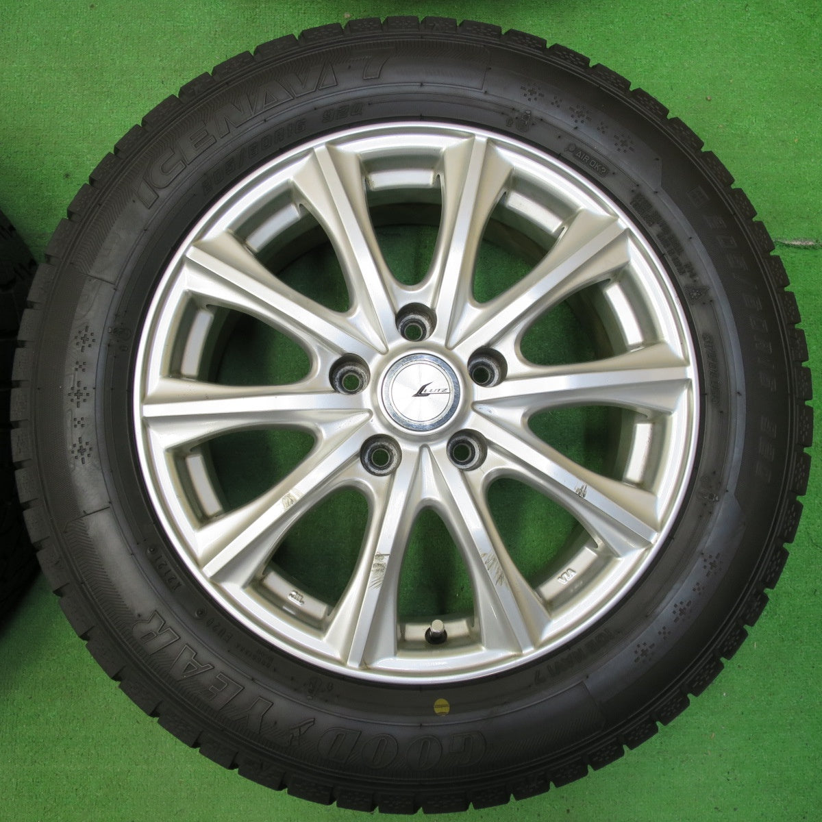 *送料無料* バリ溝！21年！キレイ！9.5分以上★スタッドレス 205/60R16 グッドイヤー アイスナビ7 LUTZ 16インチ PCD114.3/5H★4060902イス