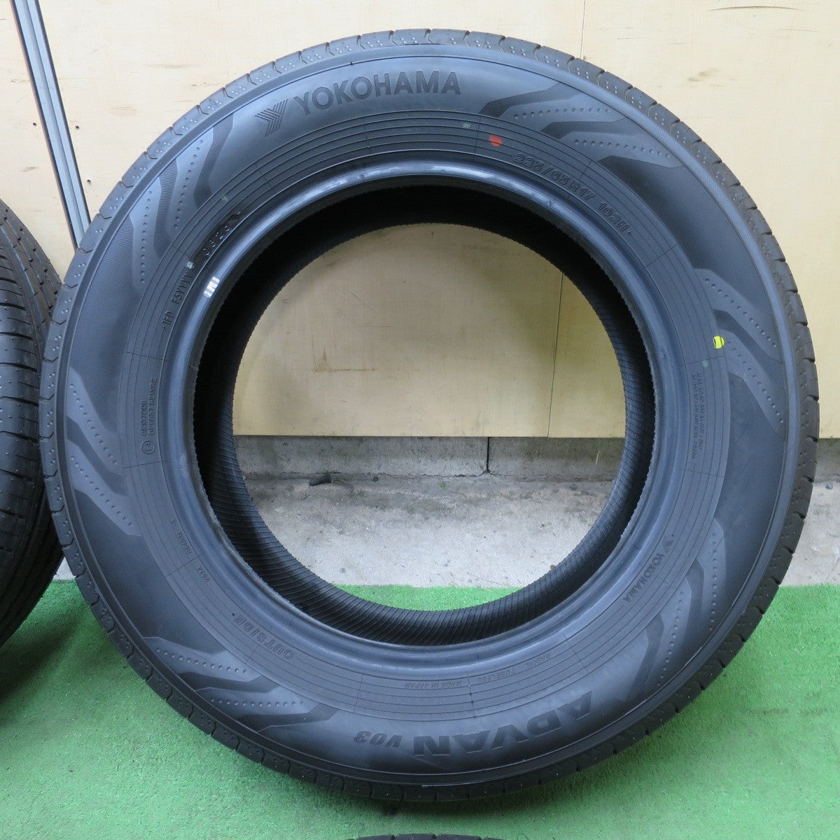 新車外し！26年★225/65R17 ヨコハマ アドバン V03 タイヤ 17インチ 40系 アルファード ヴェルファイア ハリアー RAV4 等★6060204NGノタ