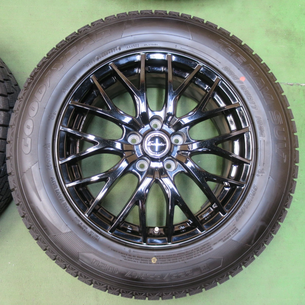 超バリ溝！24年！キレイ！ほぼ10分★スタッドレス 225/65R17 グッドイヤー アイスナビ SUV Exceeder エクシーダー 17インチ PCD114.3/5H★5110401イス