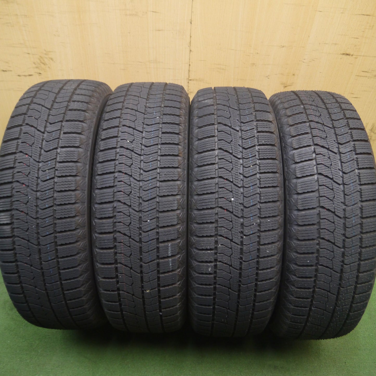 *送料無料* 超バリ溝！23年！キレイ！ほぼ10分★スタッドレス 195/60R16 トーヨー オブザーブ GIZ2 JOKER ジョーカー 16インチ PCD100/4H★4052804Hス