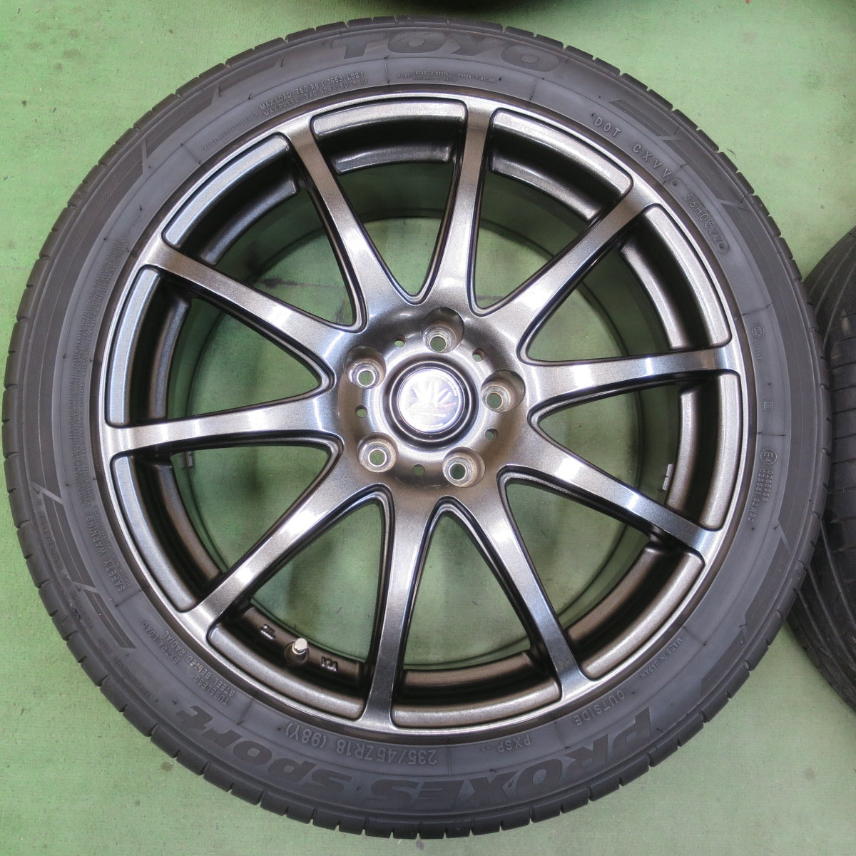 バリ溝！22年！キレイ！8.5分★LOXARNY SPORT 235/45R18 トーヨー プロクセス スポーツ ロクサーニ 18インチ PCD114.3/5H★6043005イノ