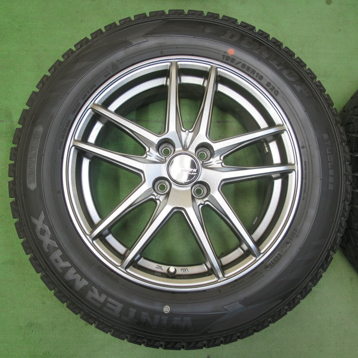 バリ溝！キレイ！9.5分★スタッドレス 195/65R16 ダンロップ ウインターマックス WM02 ZACK JP-550 MONZA ザック 16インチ PCD100/4H★5123004イス