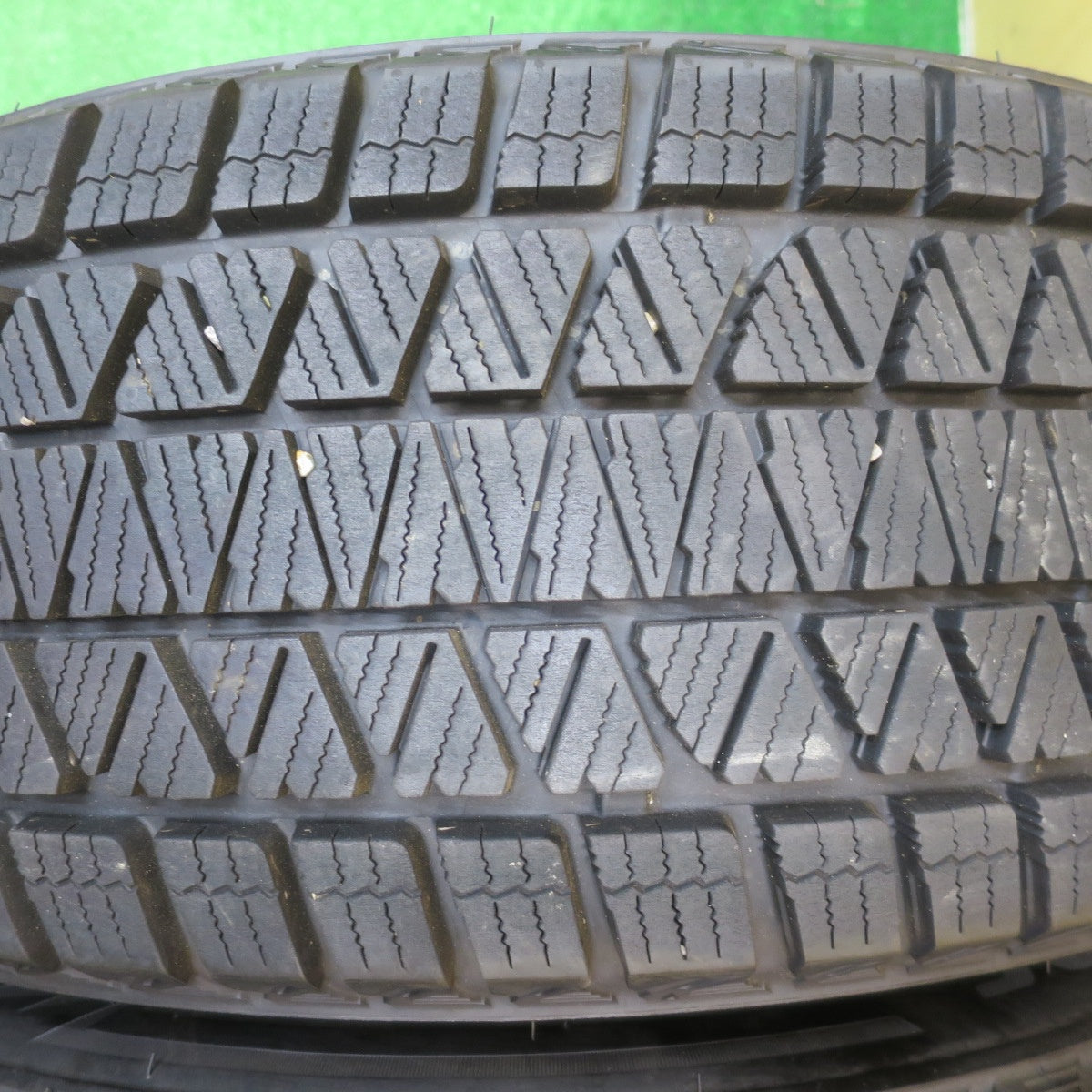 バリ溝！キレイ！9.5分★G.Speed スタッドレス 225/60R18 ブリヂストン ブリザック DM-V3 Gスピード 18インチ PCD114.3/5H★5110909NJス