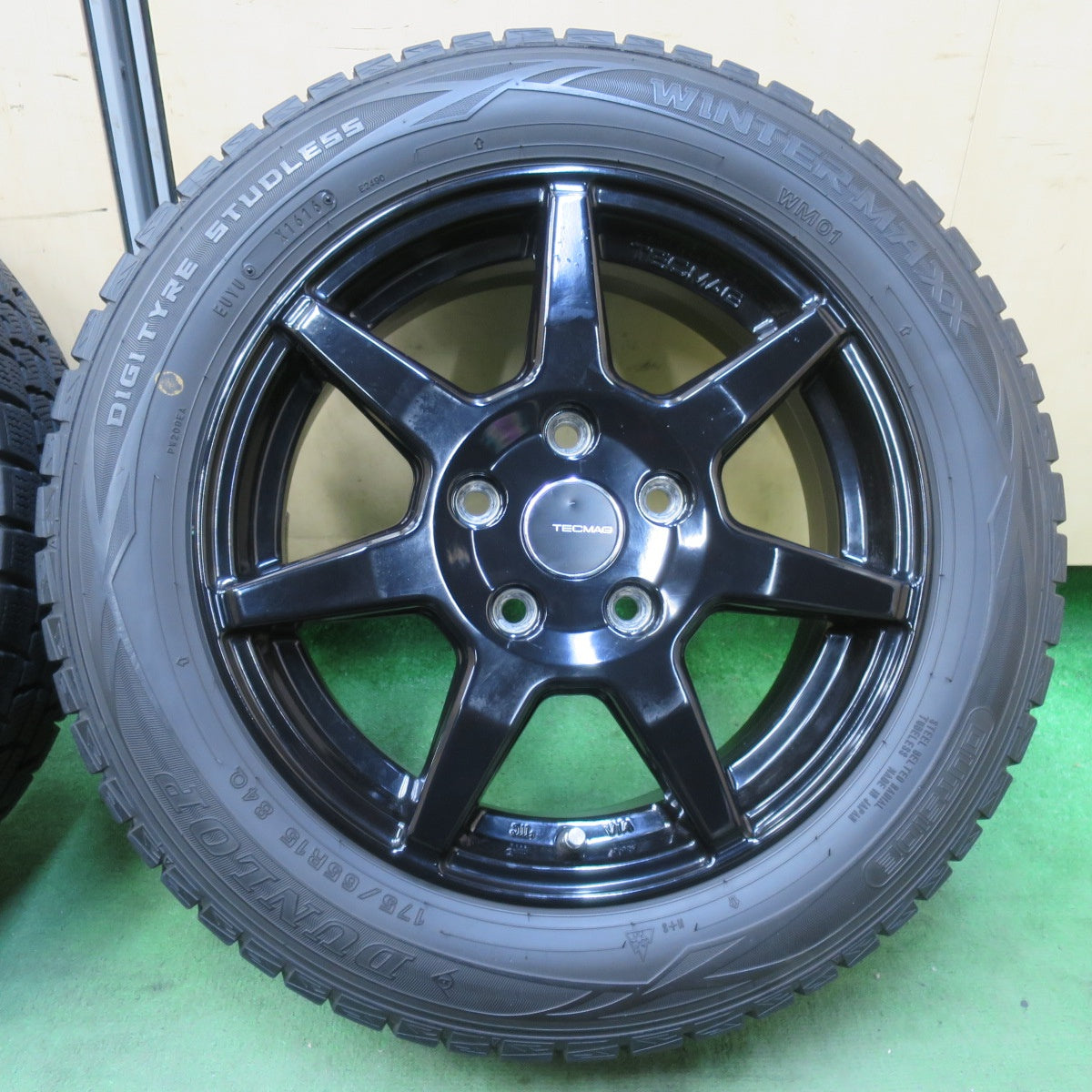 バリ溝！9分★BMW MINI 等 TECMAG 175/65R15 スタッドレス ダンロップ ウインターマックス WM01 テクマグ 15インチ PCD112/5H★5102410イス