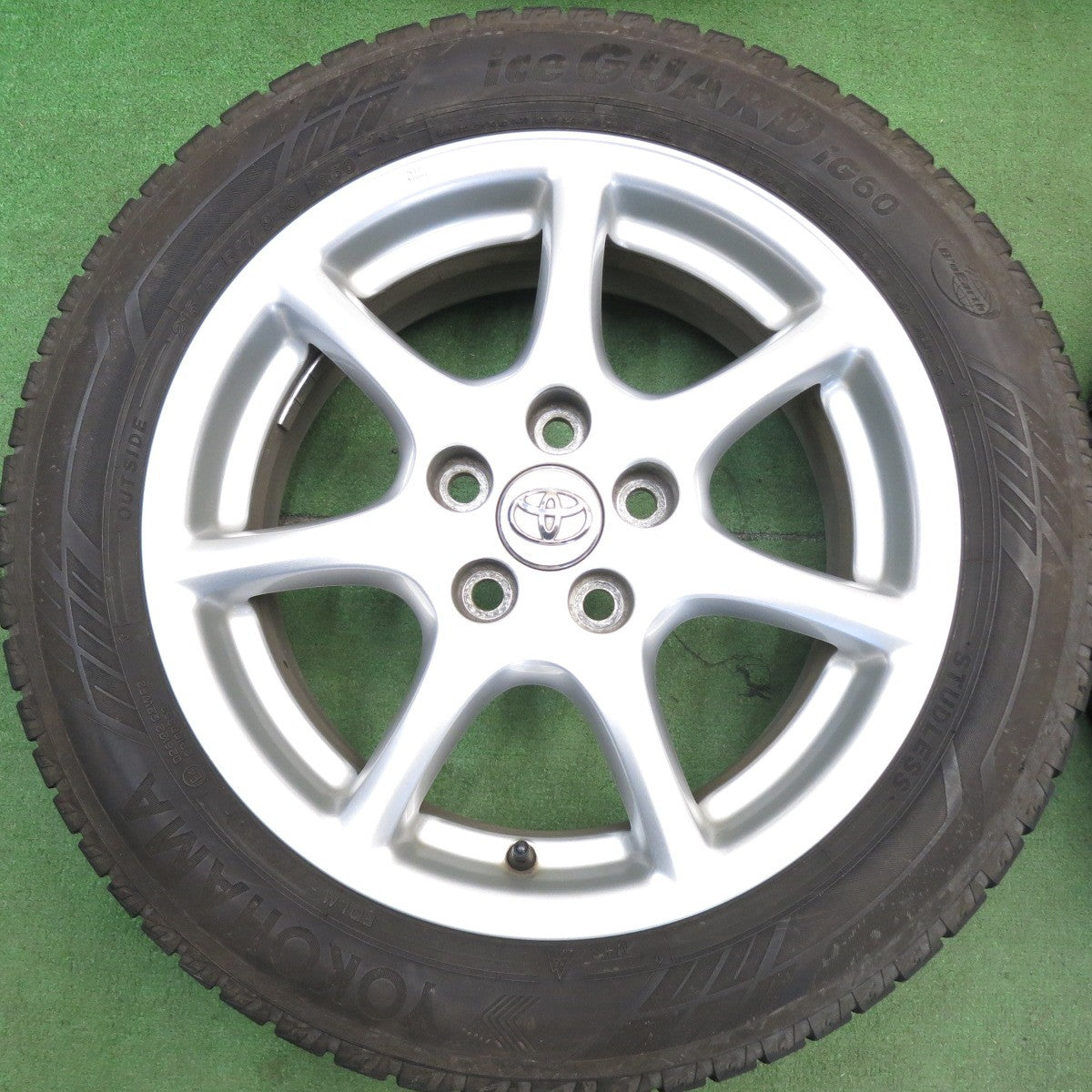 バリ溝！8.5分★トヨタ 50系 エスティマ 純正 215/55R17 スタッドレス ヨコハマ アイスガード iG60 17インチ PCD114.3/5H★6052304HAス