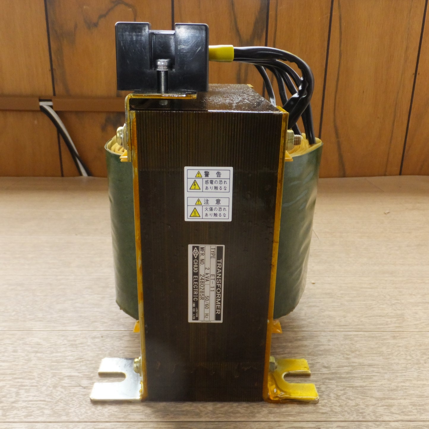 [送料無料] 岐阜発 未使用★中央電機 CEC 単相乾式変圧器 ETシリーズ ET-11　2kVA 50/60Hz　TRANSFORMER(2)★