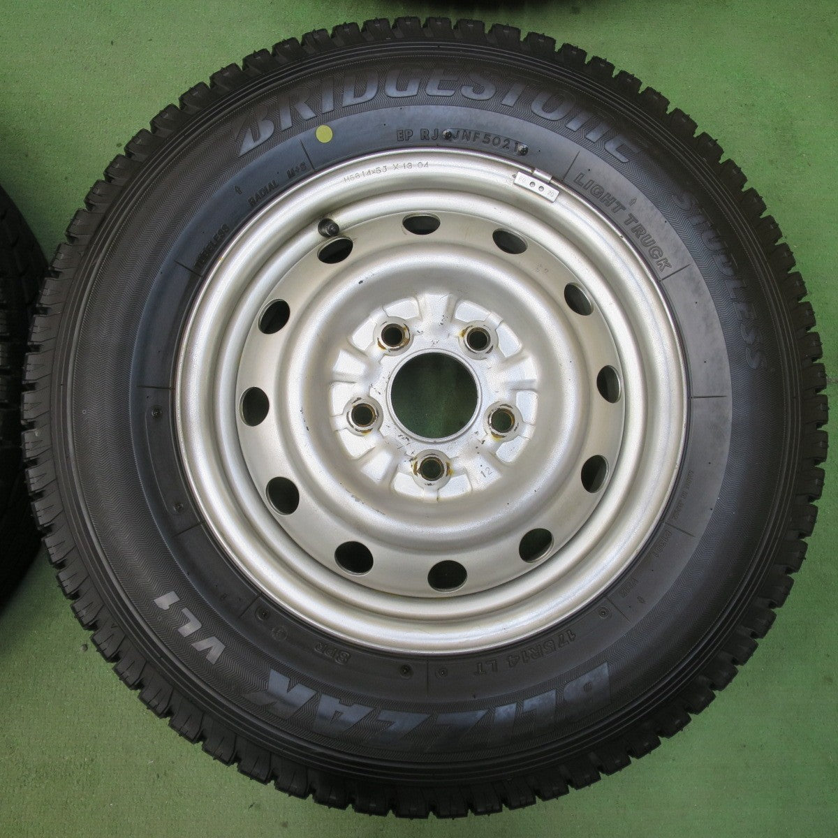 バリ溝！21年！9.5分★スタッドレス 175R14 8PR ブリヂストン ブリザック VL1 スチール ホイール 14インチ PCD114.3/5H★5112108イス