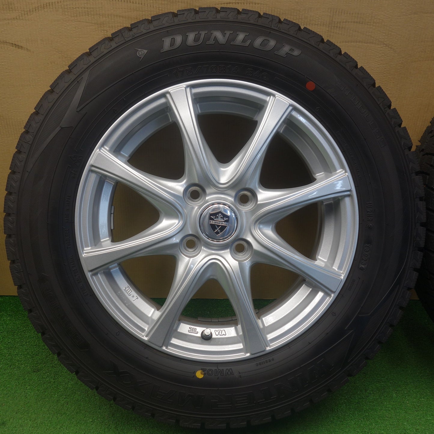 バリ溝！23年！キレイ！ほぼ10分★スタッドレス 175/70R14 ダンロップ ウインターマックス WM02 ESTROSA エステローザ 14インチ PCD100/4H★6040601KTス