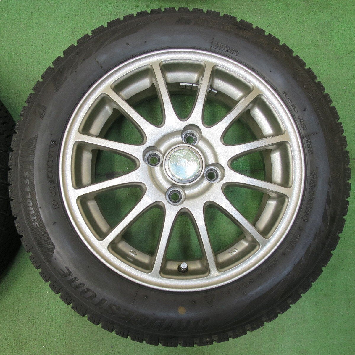 バリ溝！キレイ！8.5分★スタッドレス 165/65R14 ブリヂストン ブリザック VRX2 ECO FORME エコフォルム 14インチ PCD100/4H★5040708イス