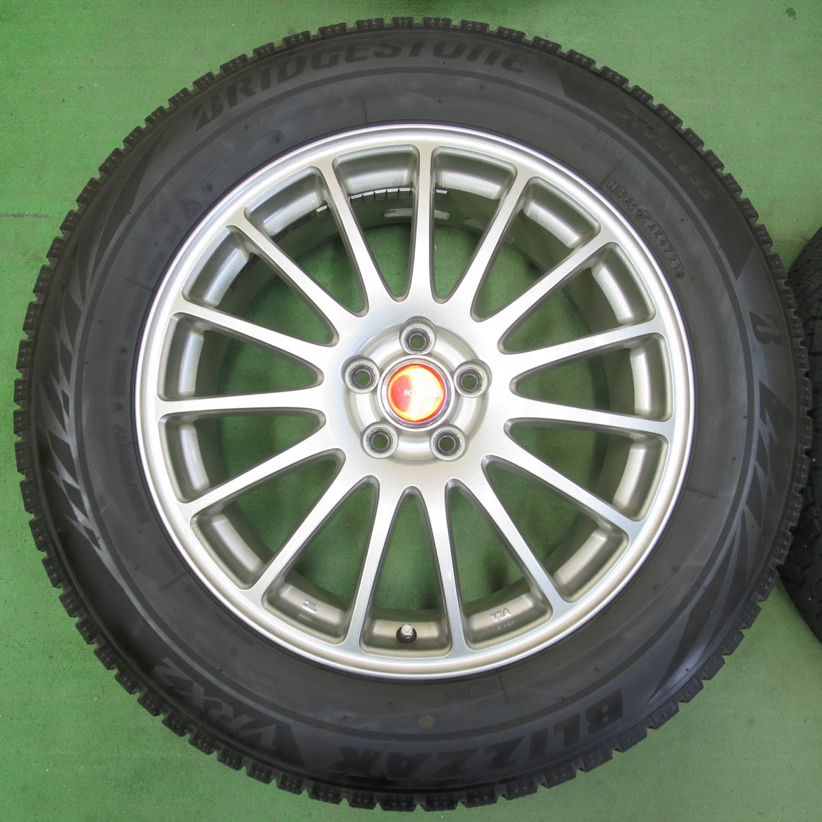 バリ溝！21年！キレイ！8.5分★フォレスター 等 225/60R17 スタッドレス ブリヂストン ブリザック VRX2 ECO FORME エコフォルム 17インチ PCD100/5H★5051510イス