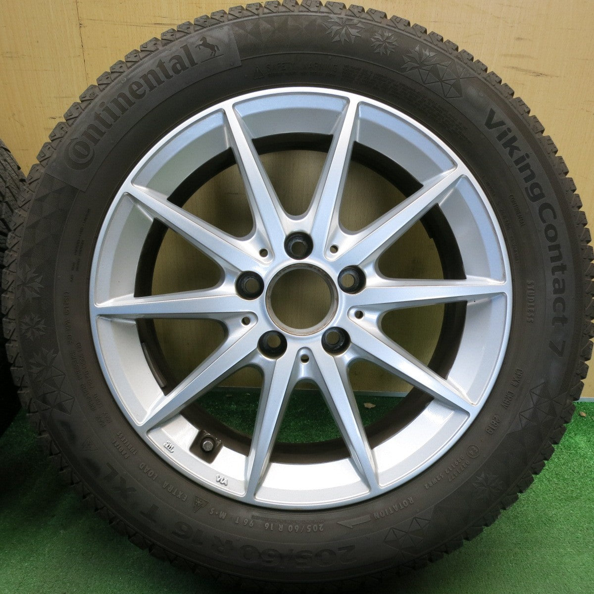 バリ溝！キレイ！9.5分以上◎ベンツ 等 EuroForsch 205/60R16 スタッドレス コンチネンタル バイキングコンタクト7 ユーロフォルシュ 16インチ PCD112/5H◎6061405HAス