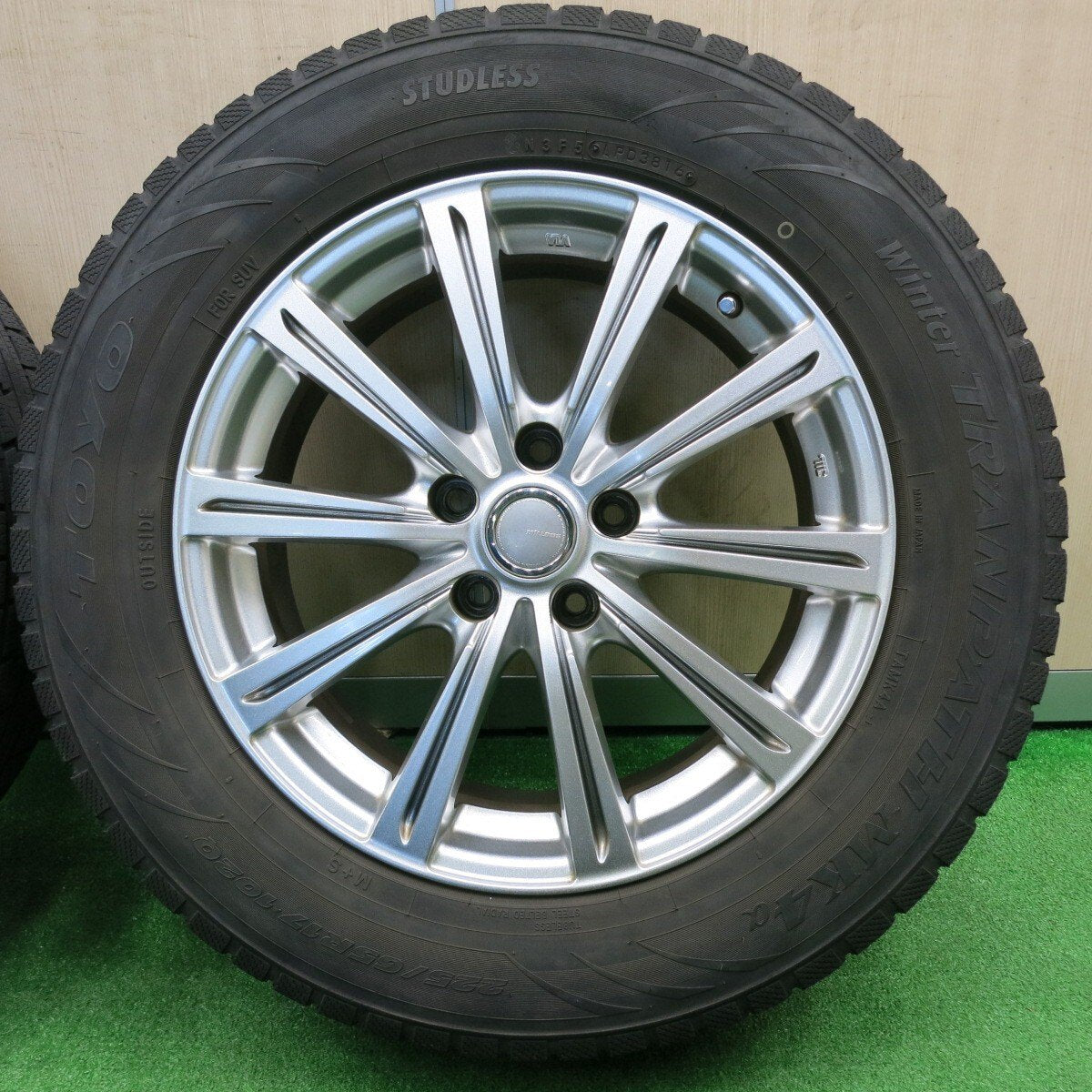 キレイ★スタッドレス 225/65R17 トーヨー ウインター トランパス MK4α MiLLOUS ミルアス 17インチ PCD114.3/5H★4101105NJス